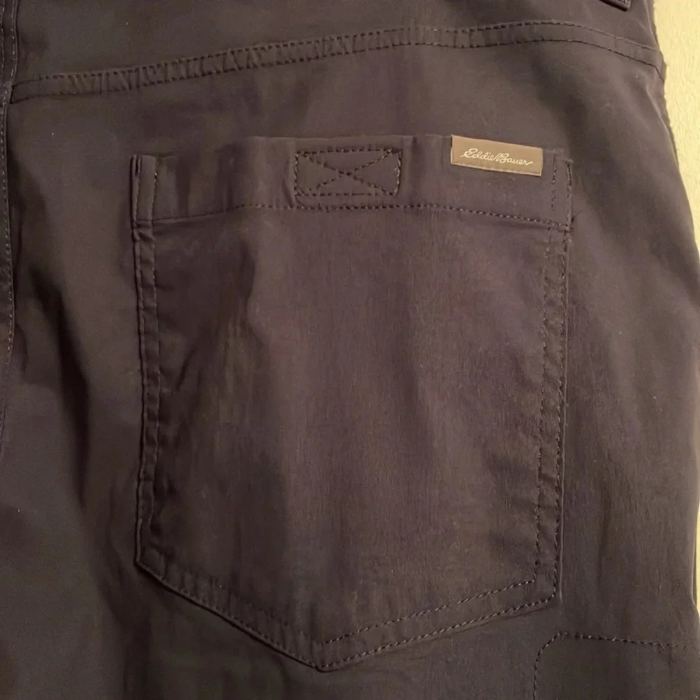 Eddie Bauer men’s navy pants. Size 38x30. Zippered front. Front and back pockets
